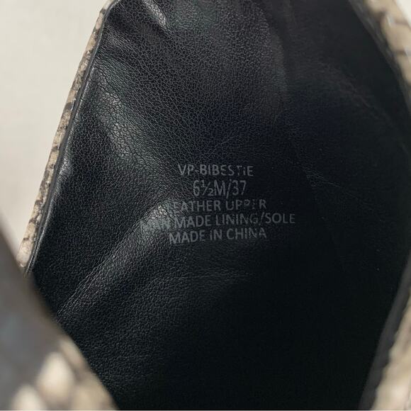 Vince Camuto Vp-Bibestie size 6.5M Ankle Bootie Snakeskin Pointed Toe Mob Wife - Picture 12 of 15